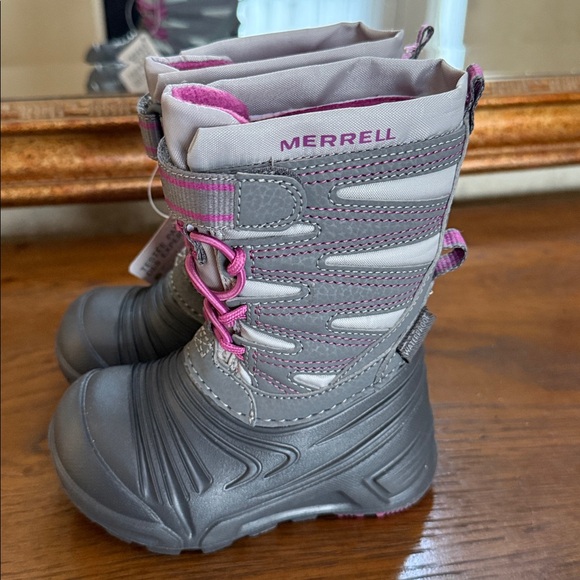 Merrell Gray/Berry little Kids' Snow Boots. Size 5 little kids. - Picture 3 of 14